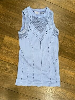 Athleta Perforated Light Purple Periwinkle athletic top Tennis XS